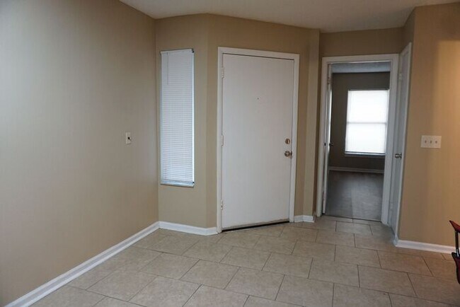 Building Photo - 3/2 townhome Near NAS Jax.