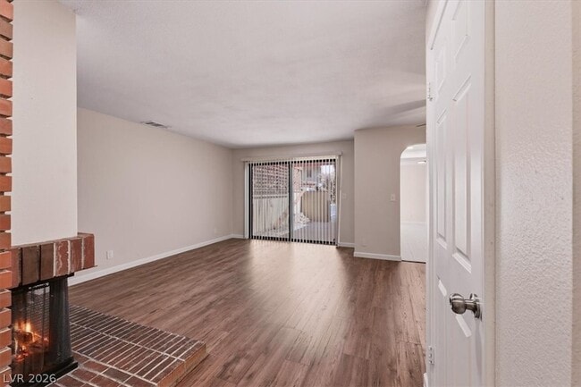 Building Photo - 2410 Pickwick Dr