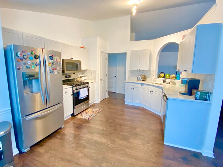 Building Photo - 5515 Laurel Grove Ln