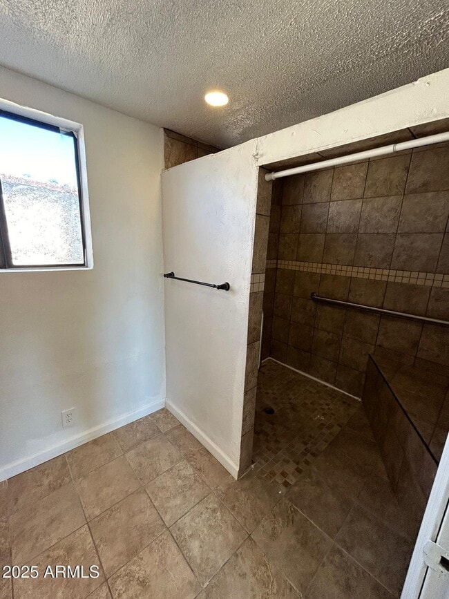 Building Photo - 1957 N Douglas Ave