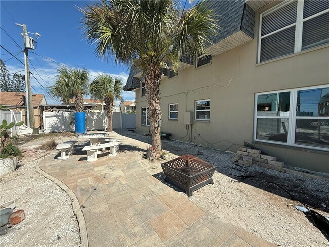 Building Photo - 14120 Palm St