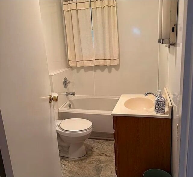 Building Photo - 308 Wyoming Rd