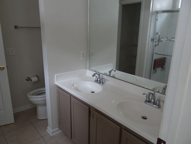 Building Photo - Lovely 3 bedroom 2 bath home in 55 and older neighborhood with 2 car garage