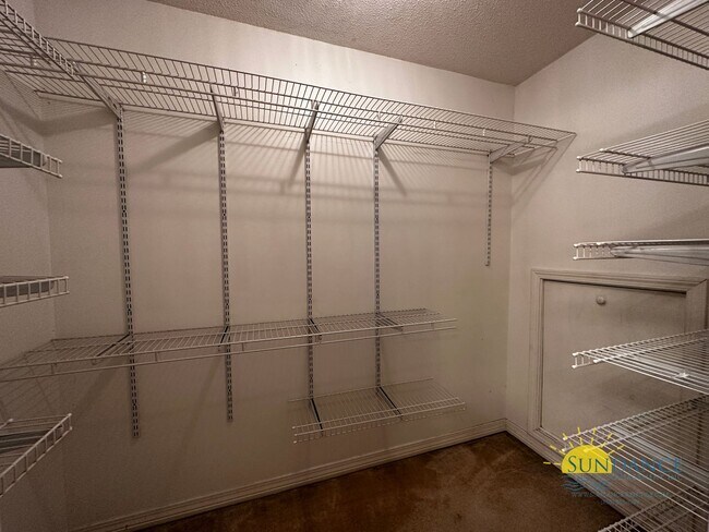 Building Photo - Lovely 3 Bedroom Townhouse in Fort Walton Beach Near both Bases