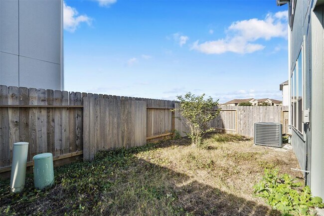 Building Photo - 11926 Briarwood Hill Way