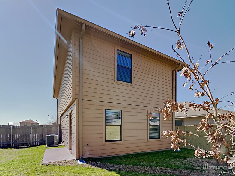 Building Photo - 1027 Trail Driver Cove