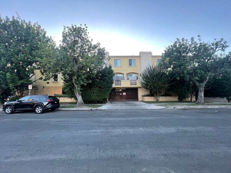 Building Photo - 5303 Satsuma Ave