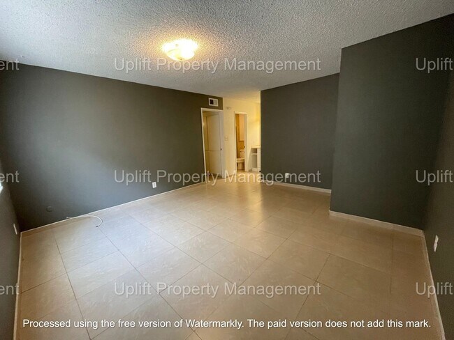 Building Photo - 6811 Alvarado Rd