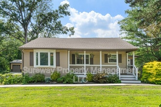 Building Photo - 425 Hay Rd