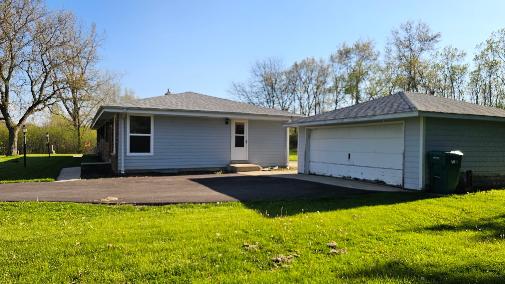 Building Photo - 499 Adeline Dr
