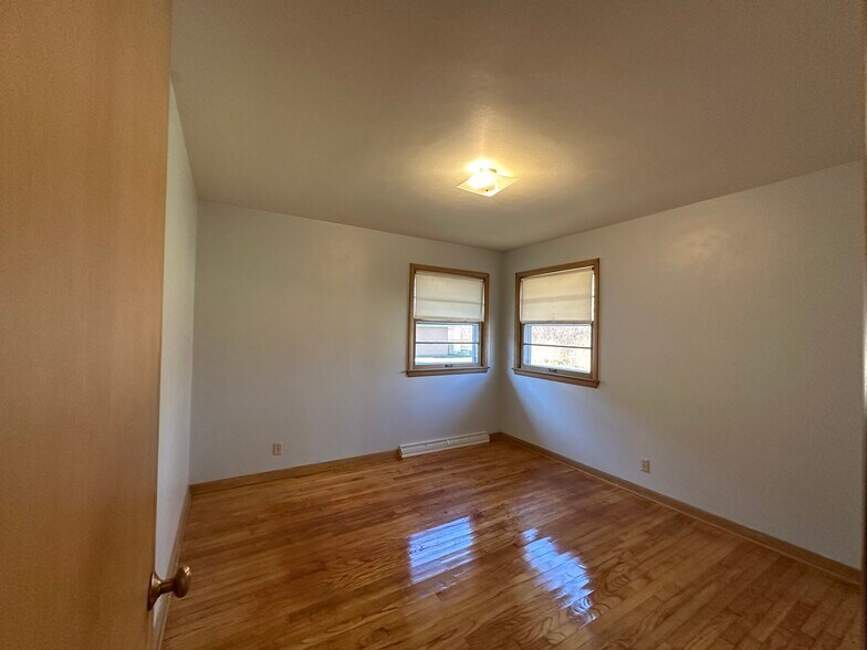 Building Photo - 802 Carrington Ave