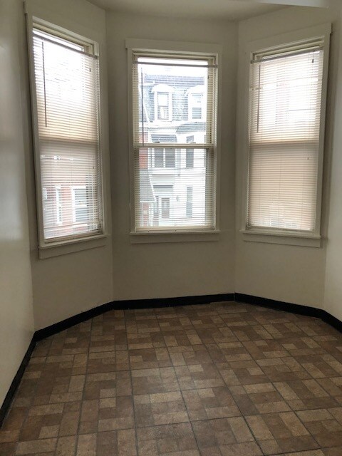 Building Photo - 802 N Adams St