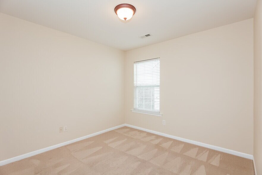 Building Photo - 4720 Abercromby St