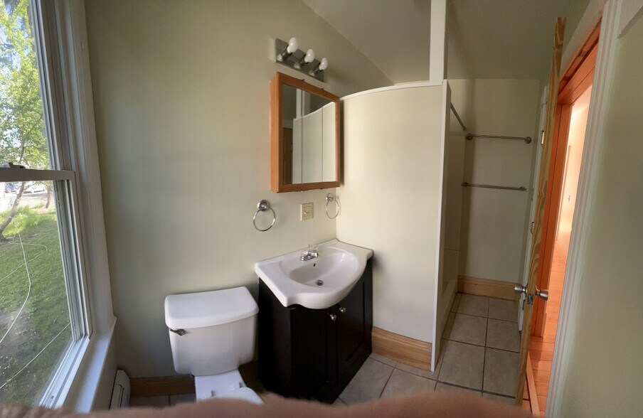 Building Photo - 19 Hickok Pl