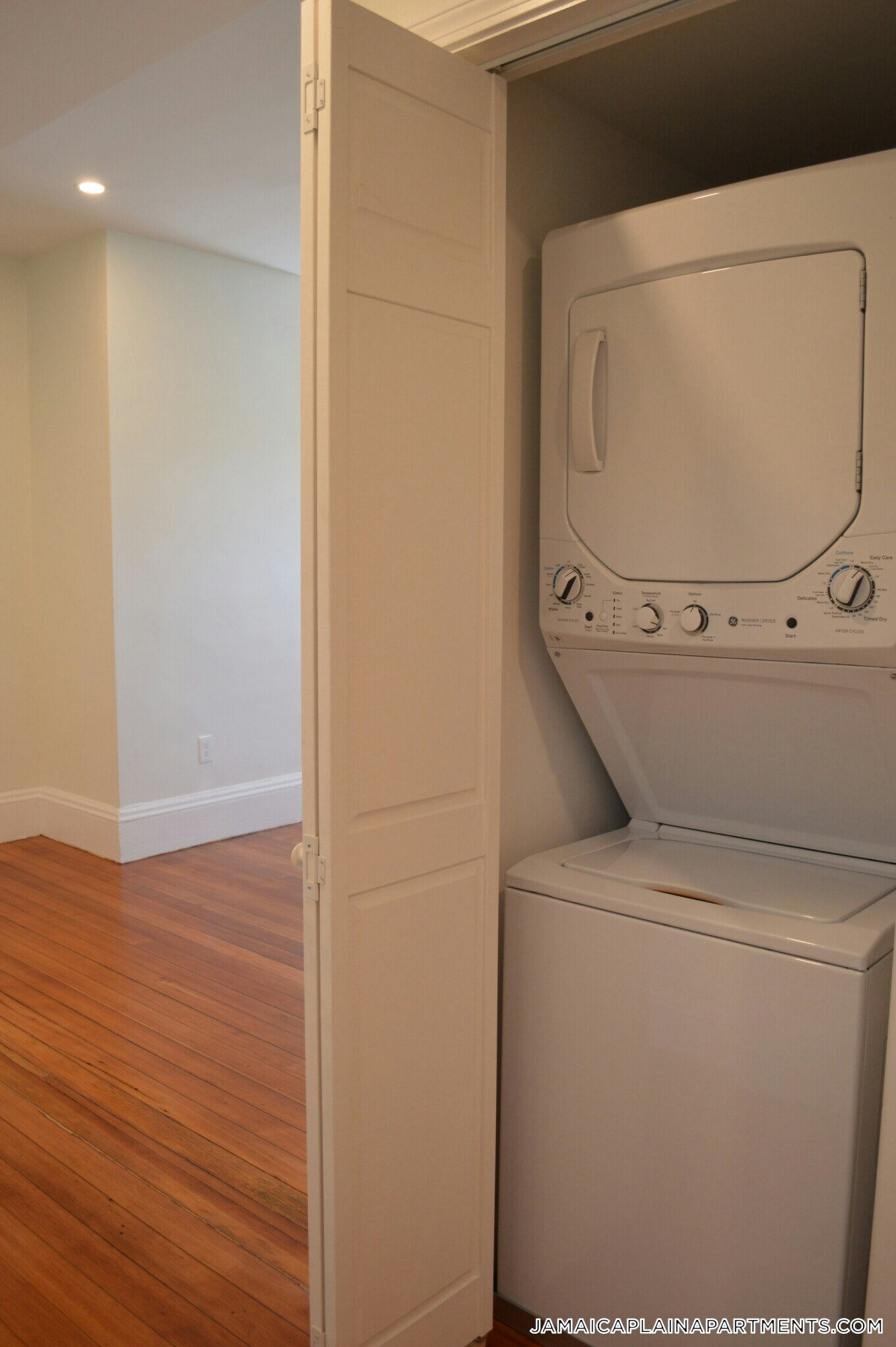 Building Photo - 370b Centre St