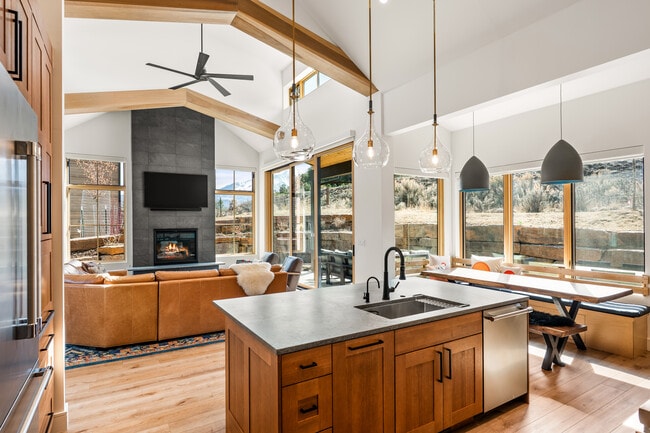 Building Photo - 117 Bowles Dr