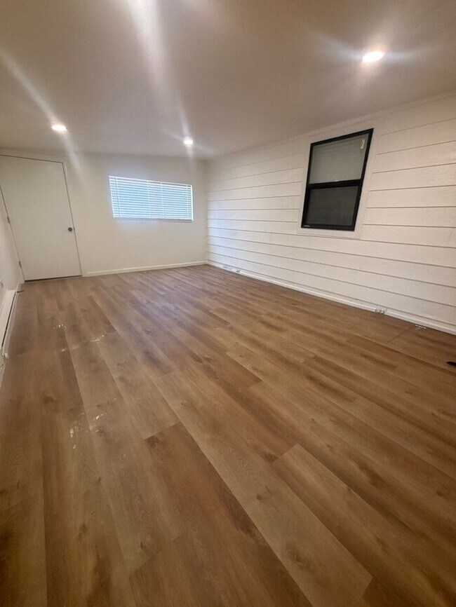 Building Photo - Lots of space and flexibility in a convenient Wheat Ridge Location