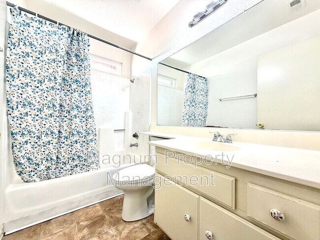 Building Photo - 1523 Apple Creek Dr