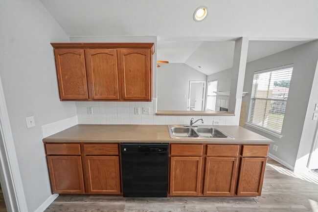 Building Photo - Updated Single-Story Home in Escondido North - Realtor Commission: $500