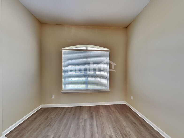 Building Photo - 7117 Rapid River Dr W