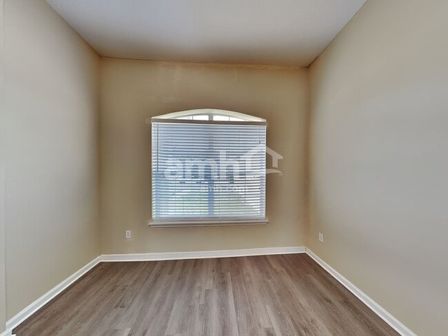 Building Photo - 7117 Rapid River Dr W