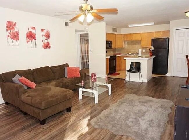 Building Photo - 375 Lake Ontario Ct