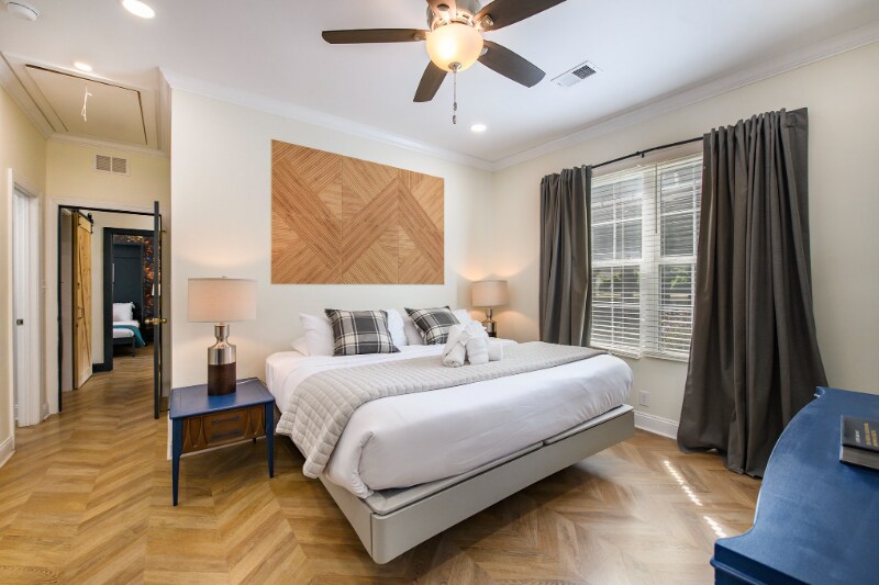 Building Photo - 10 Riker St