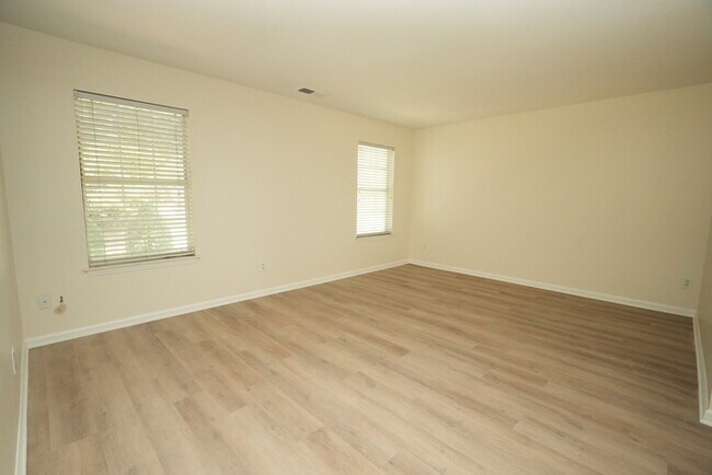 Building Photo - Newly renovated home in South Charlotte!