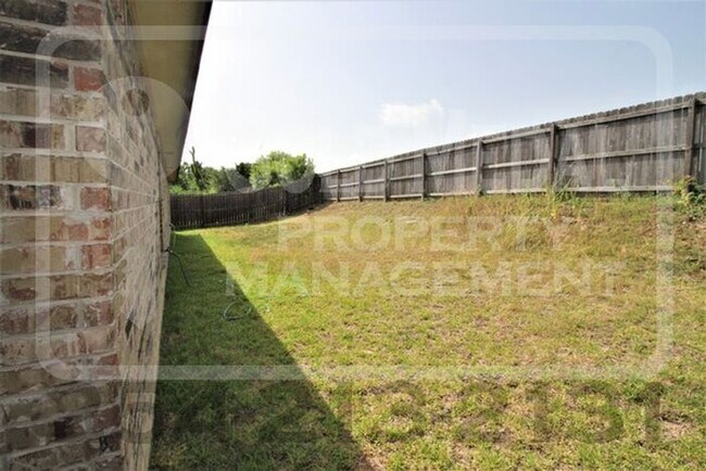 Building Photo - 1106 Grace Point Dr