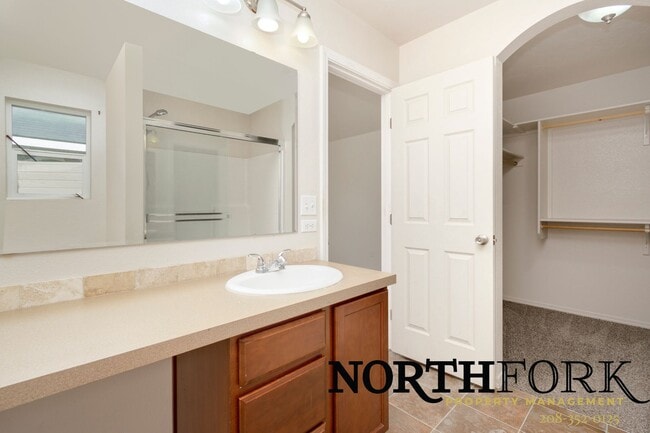 Building Photo - Beautiful Boise Home