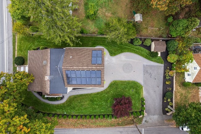 Building Photo - 63 Pine St