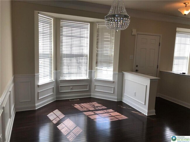 Building Photo - 6137 Valley Forge Dr