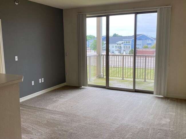 Building Photo - 4110 S Lake Dr