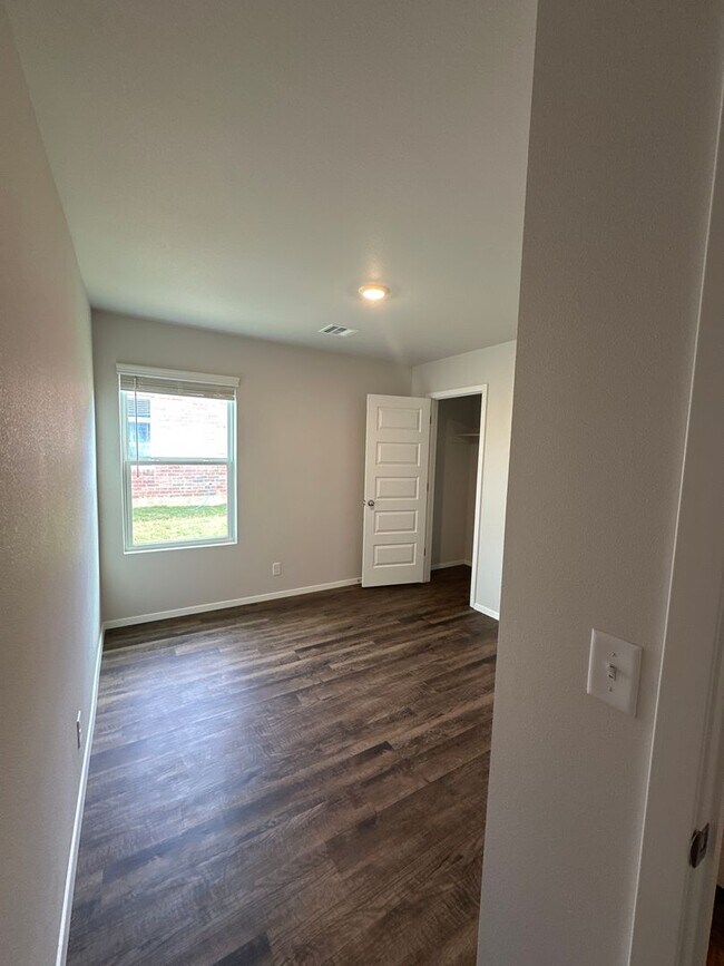Building Photo - Now Pre-Leasing! Your Next 4-Bedroom, 2-Bath Home in Broken Arrow Awaits!