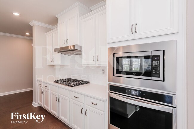 Building Photo - 3207 Elmwood Dr