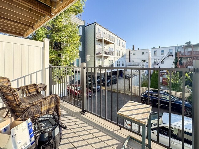 Building Photo - 231 Maverick St