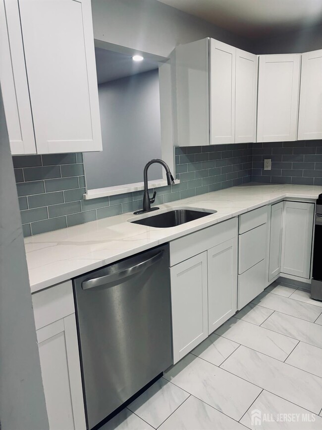 Building Photo - 1 Upperbrook Ct