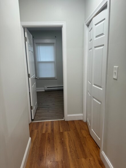 Building Photo - 549 Ash St