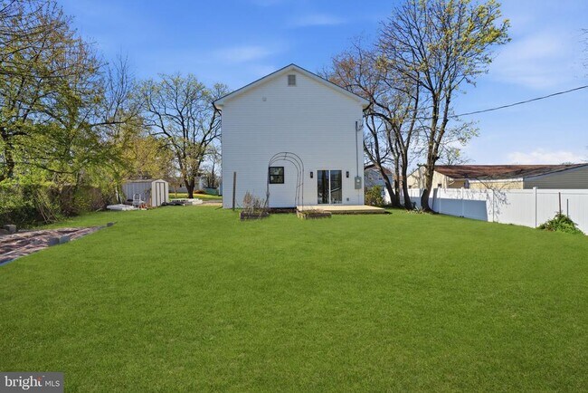 Building Photo - 6 Starlight Ln