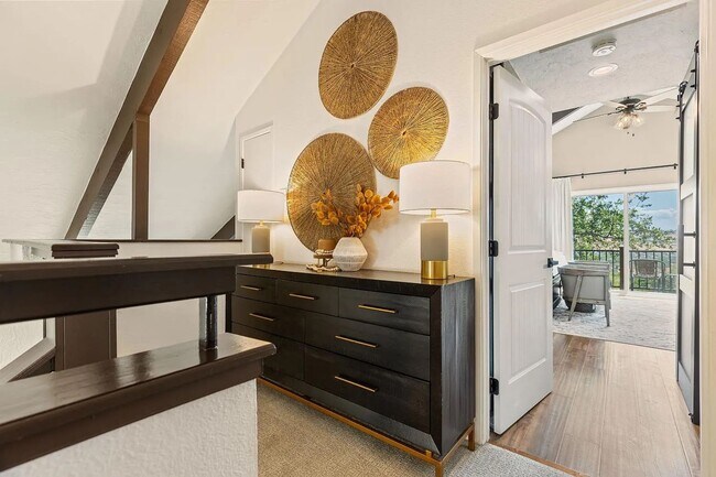 Building Photo - Luxury 5 Bedroom Home with Panoramic Views...