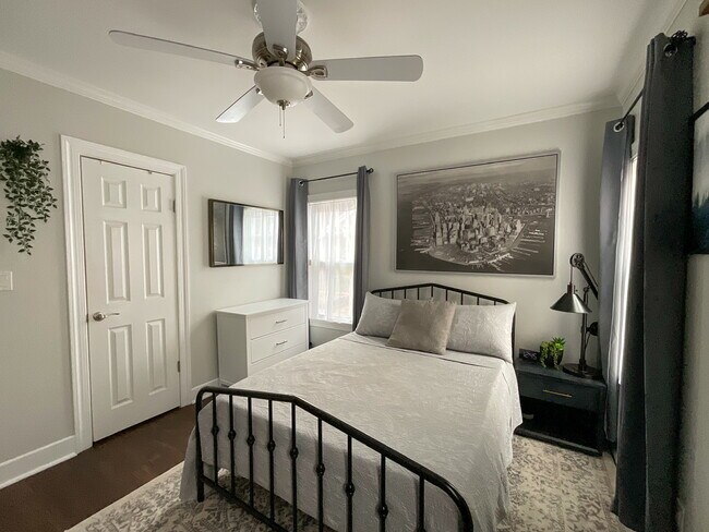 Building Photo - 860 13th Ave S