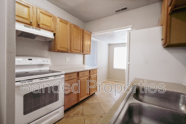 Building Photo - 276 W 700 N