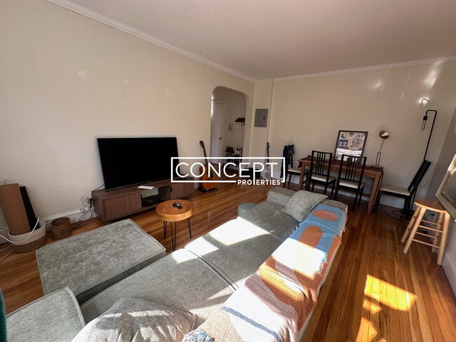 Building Photo - 2045 Commonwealth Ave