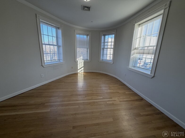 Building Photo - 4 Bishop Allen Dr