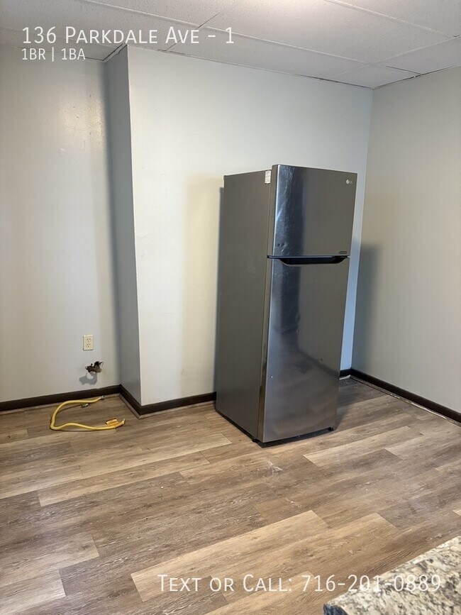 Building Photo - 136 Parkdale Ave