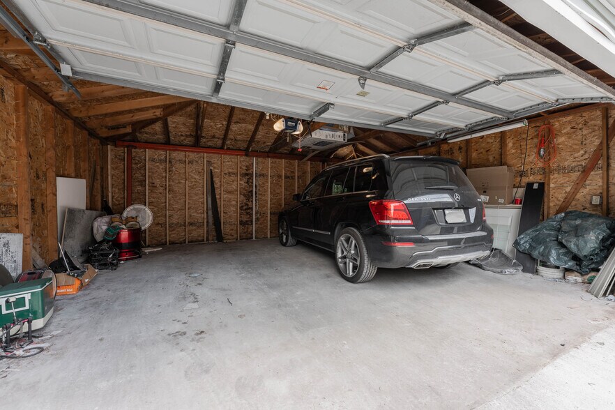 Building Photo - 2651 W Armitage Ave