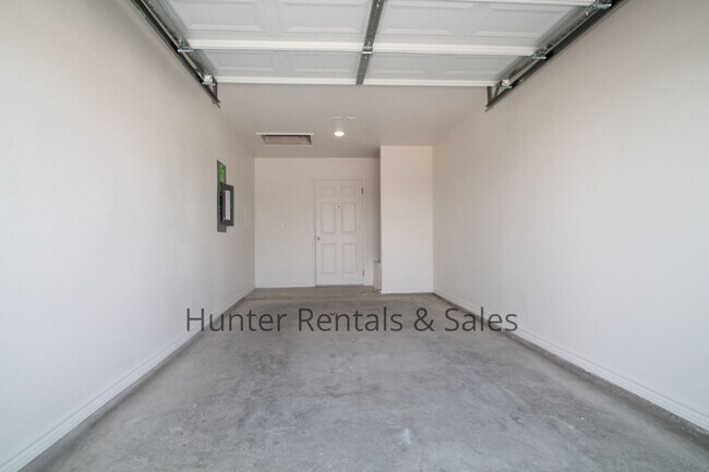 Building Photo - Exceptional 3 Bedroom Heights Duplex