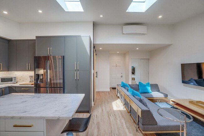 Building Photo - 12042 Sylvester St