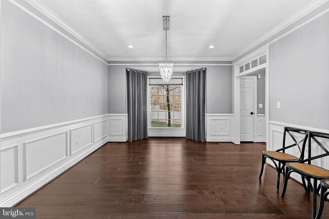 Building Photo - 8138 Rondelay Ln