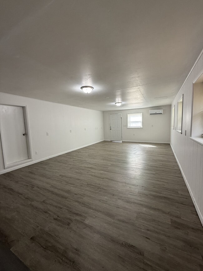 Building Photo - 521 Savoy Ave